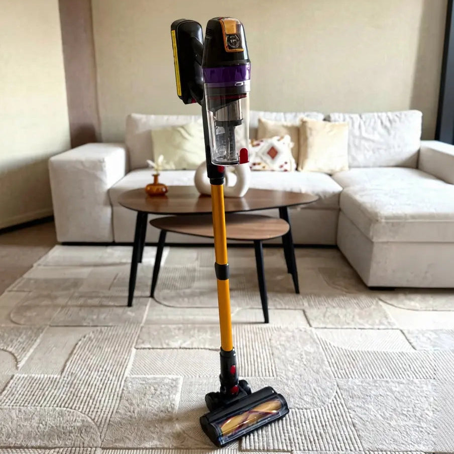 Aspirateur cyclonique sans fil BUTURE 600W debout avec brosse motorisée dans un salon